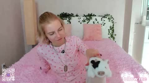 Snapshot of pink_lila18 chatting on 9, 10, 2025 pink_lila18 online show from 9, 10, 2025
