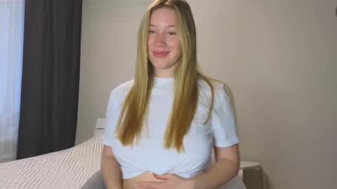 Snapshot of pink_rosee_ chatting on 28, 9, 2025 online show from 28, 9, 2025