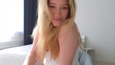 Snapshot of pink_rosee_ chatting on 8, 10, 2025 online show from 8, 10, 2025