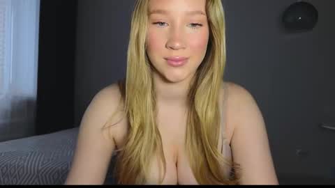Snapshot of pink_rosee_ chatting on 9, 10, 2025 online show from 9, 10, 2025