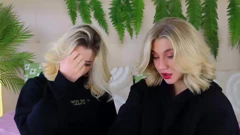 Snapshot of pinkadele chatting on 17, 10, 2025 Adele online show from 17, 10, 2025