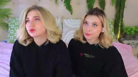 Snapshot of pinkadele chatting on 20, 10, 2025 Adele online show from 20, 10, 2025