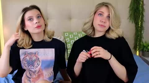 Snapshot of pinkadele chatting on 14, 11, 2025 Adele online show from 14, 11, 2025