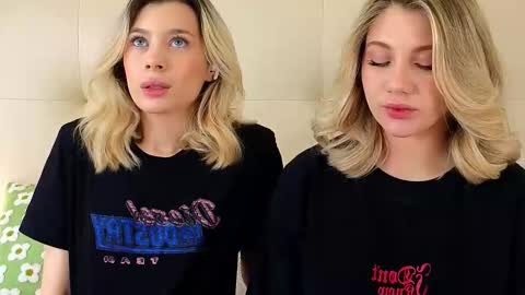 Snapshot of pinkadele chatting on 19, 12, 2025 Adele online show from 19, 12, 2025