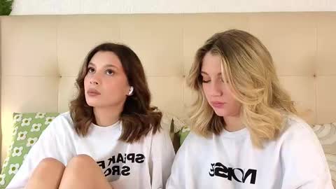 Snapshot of pinkadele chatting on 23, 12, 2025 Adele online show from 23, 12, 2025