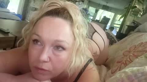 Snapshot of pinkandjuicey chatting on 24, 4, 2026 pinkandjuicey online show from 24, 4, 2026