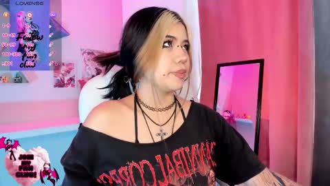 Snapshot of pinkk_demon chatting on 8, 11, 2025 PINKK online show from 8, 11, 2025