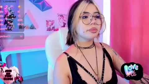 Snapshot of pinkk_demon chatting on 26, 11, 2025 PINKK online show from 26, 11, 2025