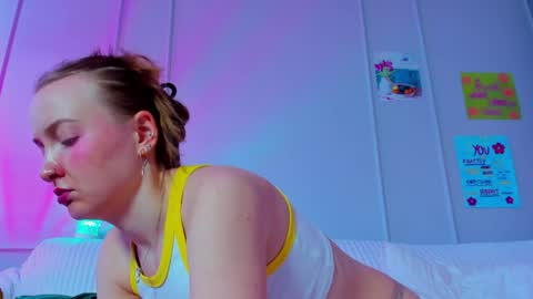 Snapshot of pinkk_lemonade chatting on 27, 4, 2026 Mila online show from 27, 4, 2026