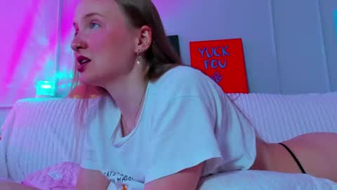 Snapshot of pinkk_lemonade chatting on 24, 6, 2026 Mila online show from 24, 6, 2026