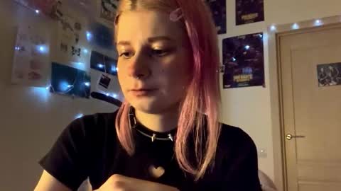 Snapshot of pinkvampire chatting on 5, 10, 2025 Sara online show from 5, 10, 2025