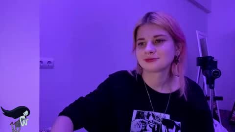 Snapshot of pinkvampire chatting on 27, 10, 2025 Sara online show from 27, 10, 2025