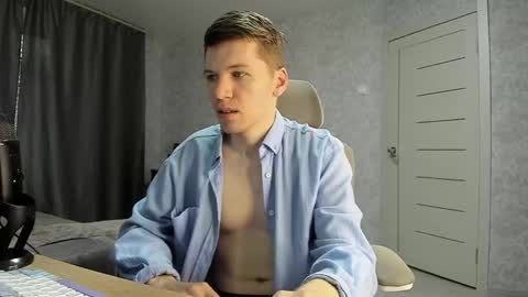 Snapshot of pirremeow chatting on 4, 4, 2026 Pierre online show from 4, 4, 2026