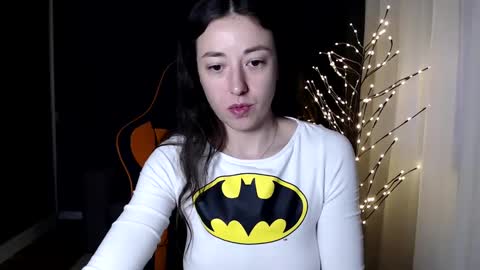 piscesgirl06 online show from 6, 1, 2025