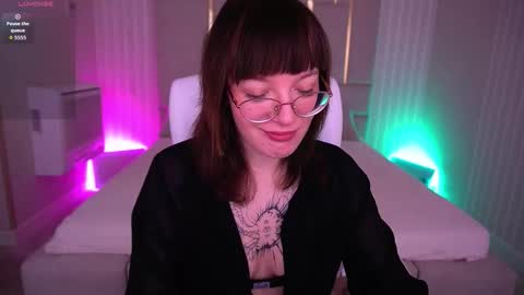 pixiepeachh online show from 9, 11, 2025