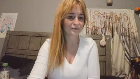 Snapshot of pizzedwife chatting on 14, 6, 2026 pizzedwife online show from 14, 6, 2026
