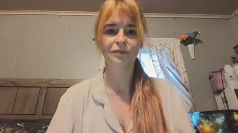 Snapshot of pizzedwife chatting on 16, 6, 2026 pizzedwife online show from 16, 6, 2026