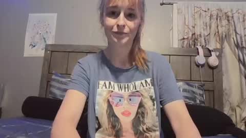 Snapshot of pizzedwife chatting on 8, 7, 2026 pizzedwife online show from 8, 7, 2026