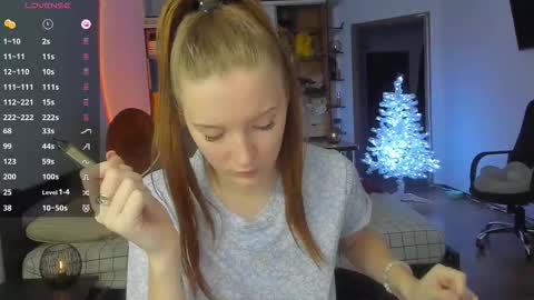 Snapshot of playful_mary chatting on 19, 12, 2025 Masha online show from 19, 12, 2025