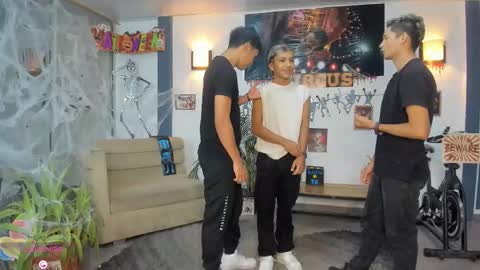   online show from 26, 10, 2025