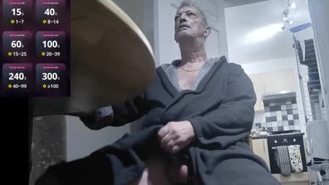 Play Me online show from 24, 10, 2025