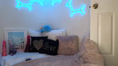 Snapshot of playtimewithv chatting on 7, 3, 2025 Horny Housewife V  Husband online show from 7, 3, 2025