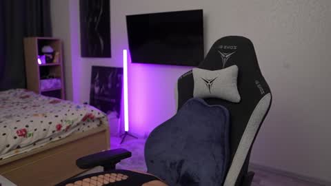 21 y.o Mila online show from 5, 3, 2025