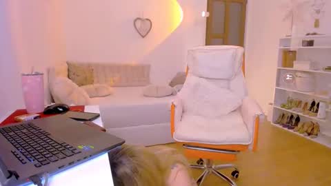 PleasureWitch online show from 6, 4, 2026