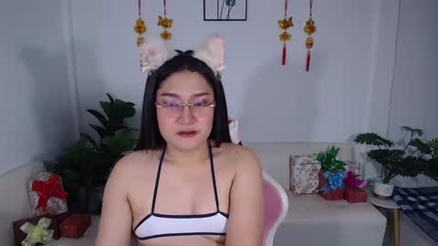 Ploysai online show from 28, 2, 2025