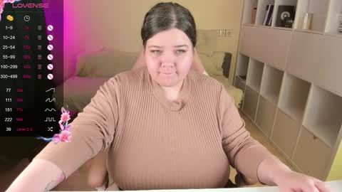 Snapshot of plum_pie__ chatting on 28, 9, 2025 Alice online show from 28, 9, 2025