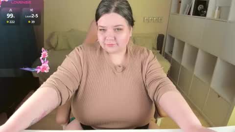 Snapshot of plum_pie__ chatting on 31, 10, 2025 Alice online show from 31, 10, 2025