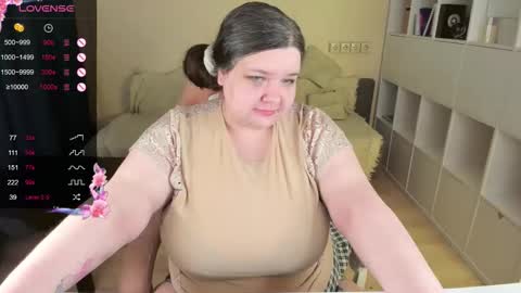 Snapshot of plum_pie__ chatting on 12, 11, 2025 Alice online show from 12, 11, 2025