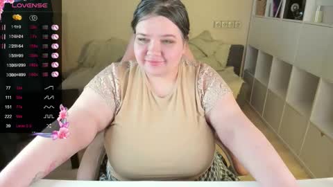 Snapshot of plum_pie__ chatting on 4, 12, 2025 Alice online show from 4, 12, 2025