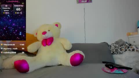 Snapshot of pocahontas_d chatting on 7, 11, 2025 catalina online show from 7, 11, 2025