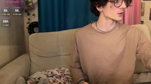 Snapshot of pocket_lovers chatting on 1, 12, 2025 Cute Sofia and Handsome Richy online show from 1, 12, 2025