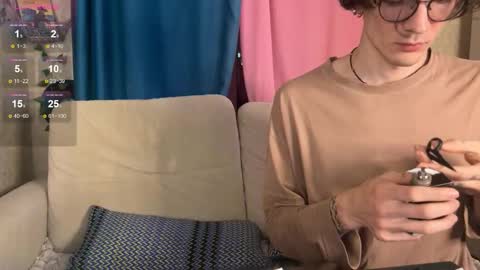 Snapshot of pocket_lovers chatting on 4, 12, 2025 Cute Sofia and Handsome Richy online show from 4, 12, 2025