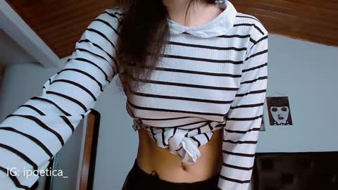 Snapshot of poeeticaa_ chatting on 8, 1, 2025 IG ipoetica online show from 8, 1, 2025