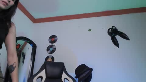 Snapshot of poeeticaa_ chatting on 12, 2, 2026 IG ipoetica online show from 12, 2, 2026