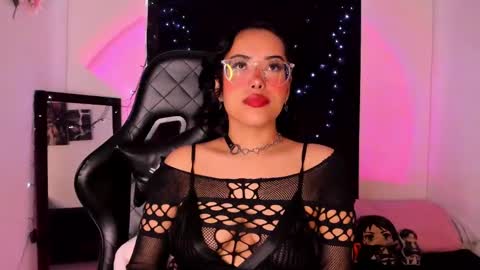 Snapshot of poison_willow chatting on 6, 3, 2025 Willow Hours 12pm to 630pm Colombian time FRIDAY AND SUNDAY FREE DAYS online show from 6, 3, 2025
