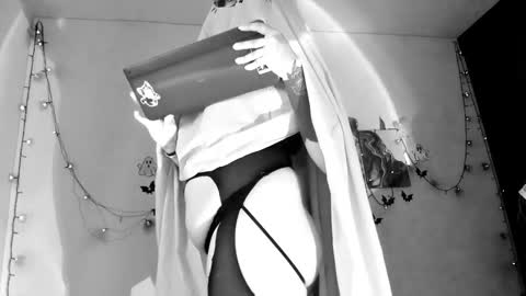 Snapshot of poison_willow chatting on 9, 10, 2025 Willow Hours 12pm to 630pm Colombian time FRIDAY AND SUNDAY FREE DAYS online show from 9, 10, 2025