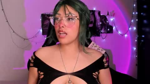 Snapshot of poison_willow chatting on 27, 11, 2025 Willow Hours 12pm to 630pm Colombian time FRIDAY AND SUNDAY FREE DAYS online show from 27, 11, 2025