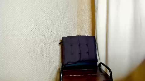 Snapshot of pola_xx chatting on 24, 10, 2025 9pm - 11pm GMT3 online show from 24, 10, 2025