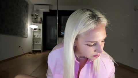 Snapshot of pole_dance_queen chatting on 5, 11, 2025 Kira online show from 5, 11, 2025