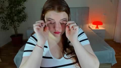 Snapshot of polinasallivan chatting on 17, 12, 2025 Polina online show from 17, 12, 2025