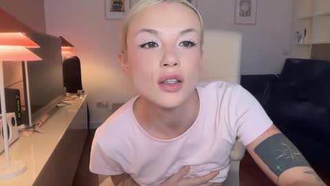 Snapshot of polino4ka69 chatting on 17, 10, 2025 polino4ka69 online show from 17, 10, 2025