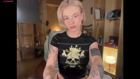 Snapshot of polino4ka69 chatting on 18, 11, 2025 polino4ka69 online show from 18, 11, 2025