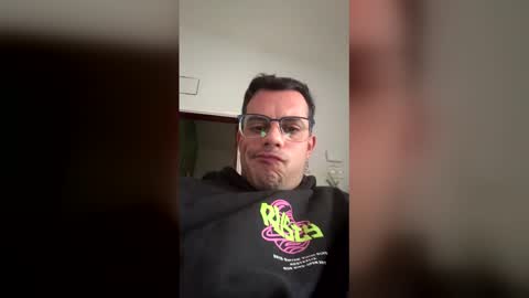 Snapshot of poll540539 chatting on 5, 4, 2026 poll540539 online show from 5, 4, 2026