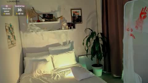 Snapshot of pollyrouge chatting on 31, 10, 2025 Your Polly follow me online show from 31, 10, 2025