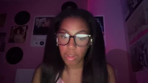 Snapshot of popasprincess chatting on 18, 12, 2024 princess online show from 18, 12, 2024