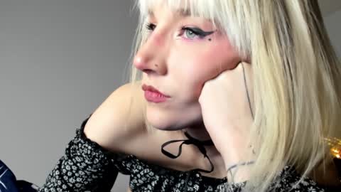 Snapshot of positivevibess chatting on 4, 1, 2025 positivevibess online show from 4, 1, 2025